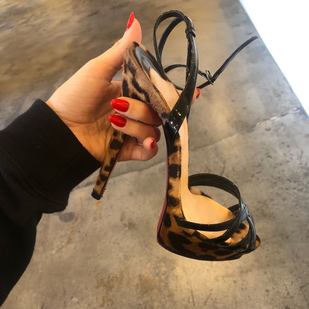 RARE Christian Louboutin 37